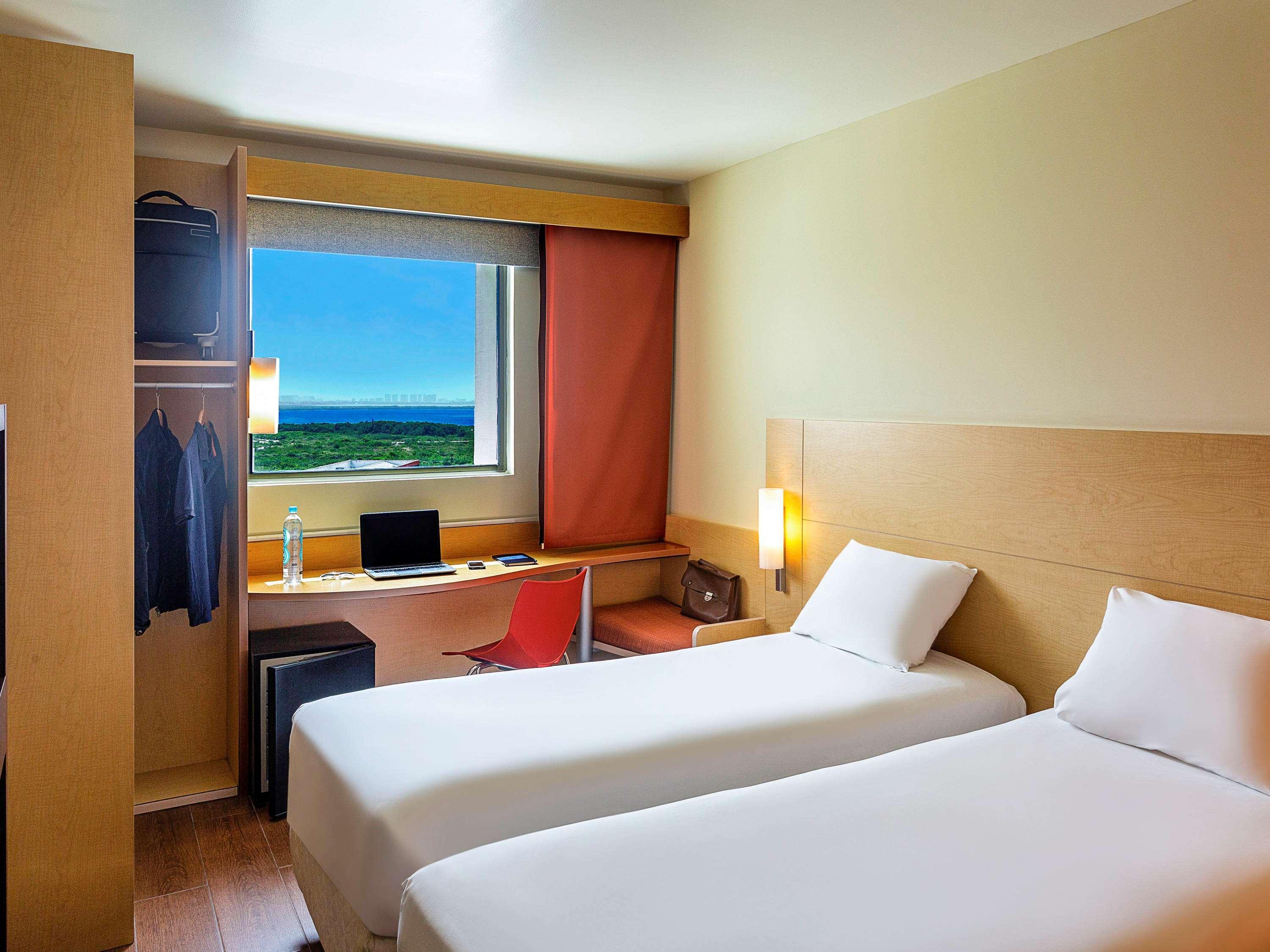 Ibis Cancun Centro Exterior foto