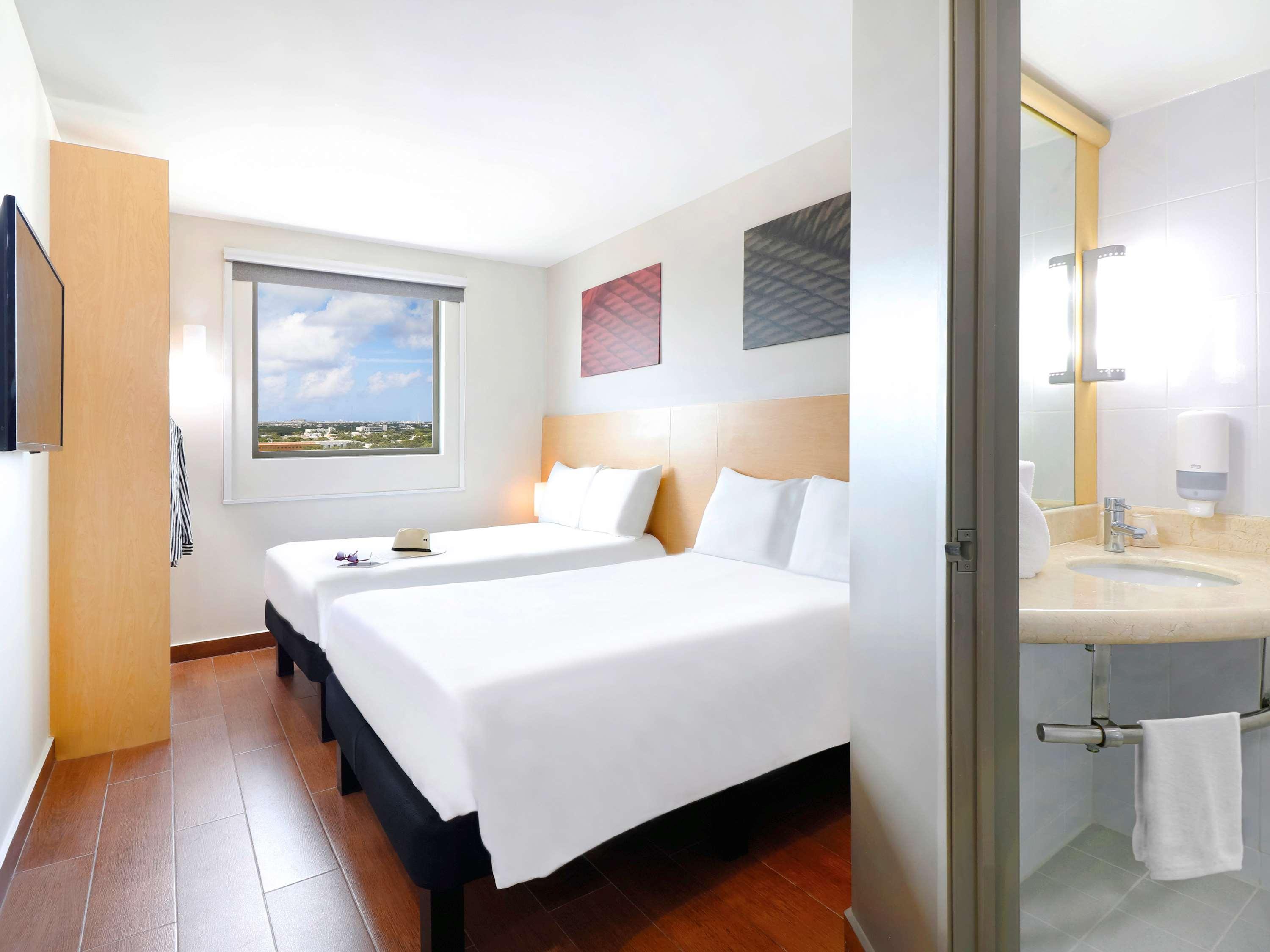 Ibis Cancun Centro Exterior foto